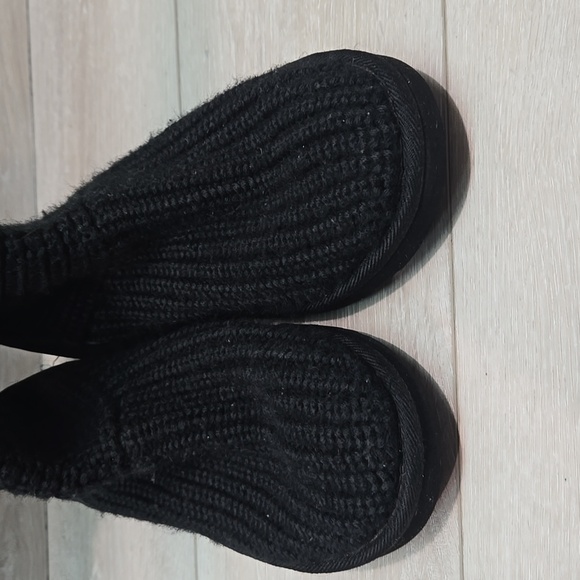 UGG Australia Women 5819 Black Knit Sweater Buttons Boots Shoes Sz 7 - Picture 6 of 8